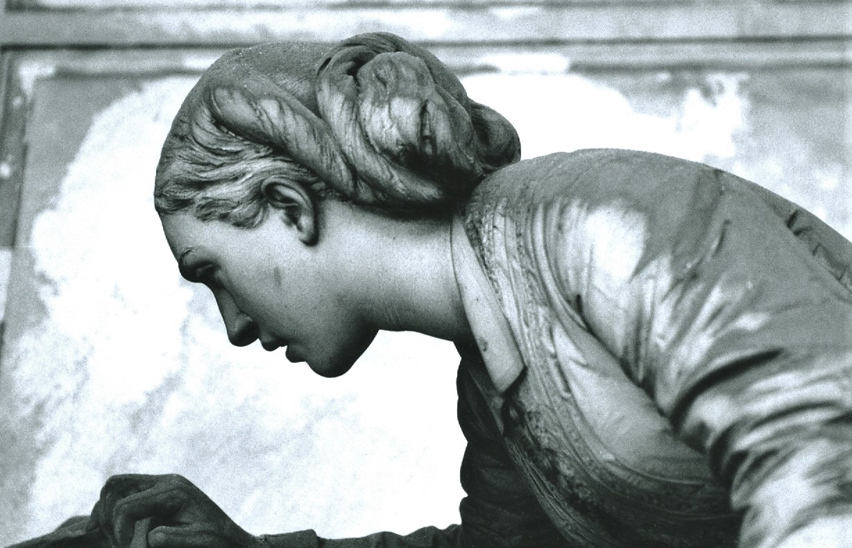 homepage image for Lieu de Memoire album, depicting a statue